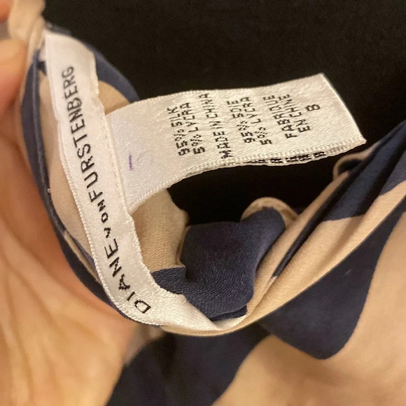 Diane Von Furstenberg silk dress size small - Picture 5 of 5